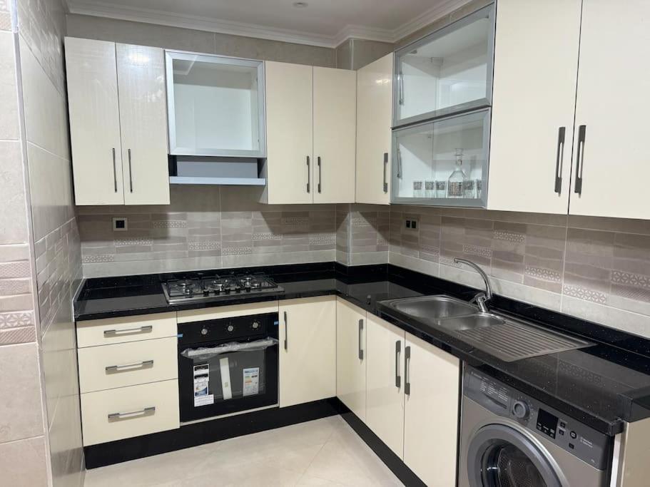 Family-Sized Cosy Apartment Larache Bagian luar foto